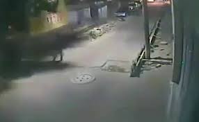 Tháo dỡ nhà cũ, một công nhân bị thanh sắt đè chết