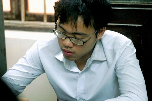 Nam sinh đâm vật nhọn vào vùng kín phụ nữ lãnh 18 tháng tù