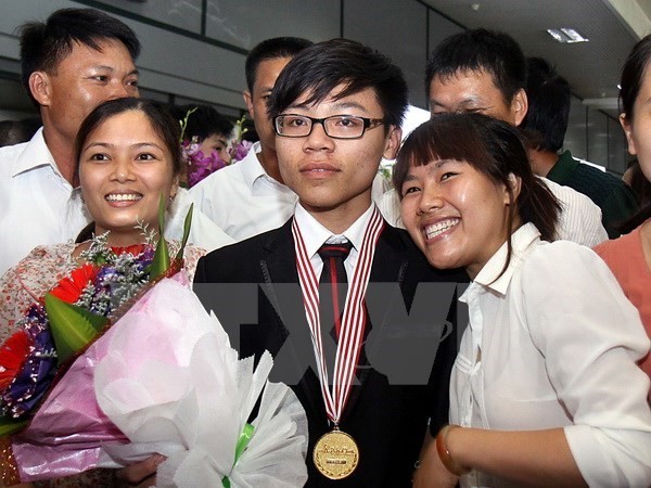 Việt Nam giành được hai huy chương vàng Olympic vật lí châu Á