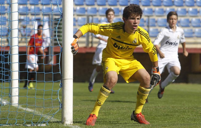 Đẩy ba quả 11 m, con trai Zidane giúp U17 Pháp vào chung kết