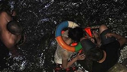 Bỏ ý định tự tử vì nước sông quá bẩn