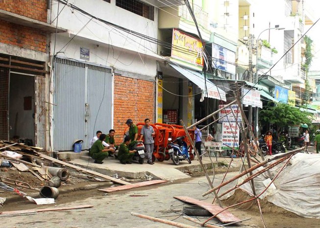 Sập giàn giáo một người chết, một người bị thương nặng