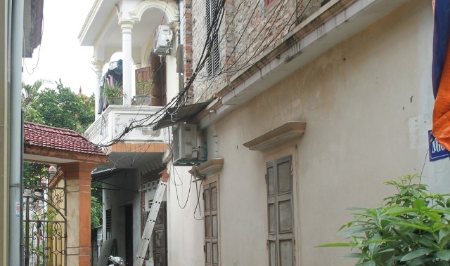 Phát hiện xác đôi nam nữ đang phân hủy trong căn nhà khóa kín cửa