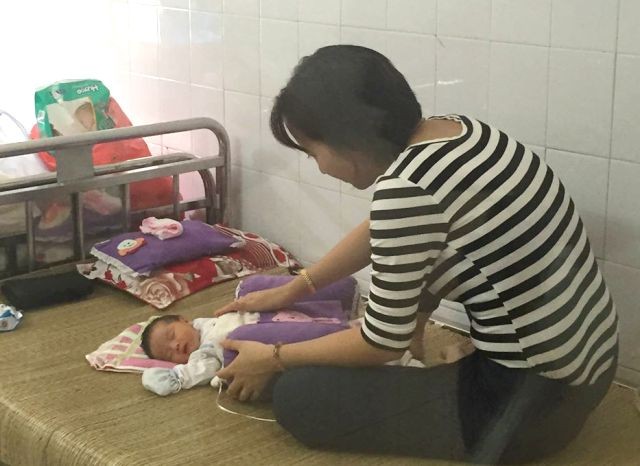 Một bé sơ sinh bị bỏ rơi kèm theo một bức thư