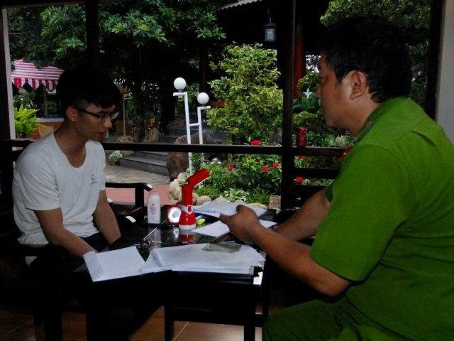 Vừa nhận 40 triệu đồng từ tay CSGT thì bị bắt
