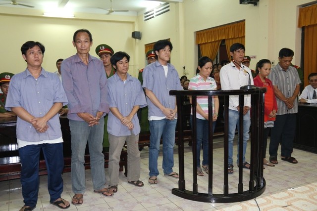Tám đối tượng lừa đảo chiếm đoạt tài sản lãnh án, bồi thường 110 tỉ đồng