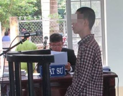 Đứng trước tòa, bị cáo 15 tuổi 'mong sớm được đi học trở lại'