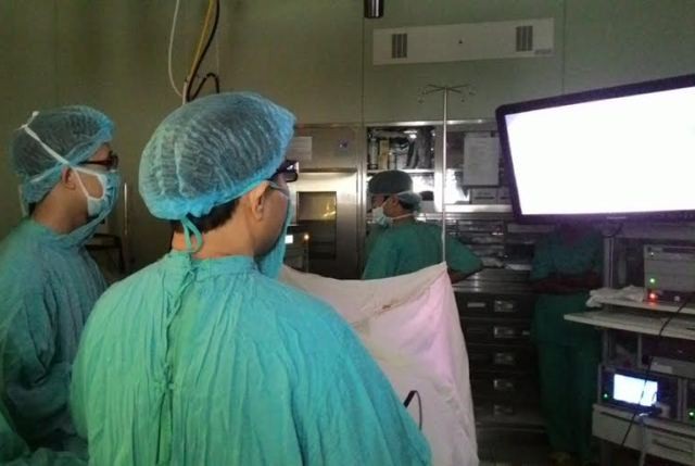 Lần đầu tiên Việt Nam mổ nội soi ung thư dạ dày bằng kỹ thuật 3D