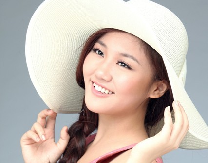 Ca sĩ Văn Mai Hương trình diễn cùng siêu mẫu