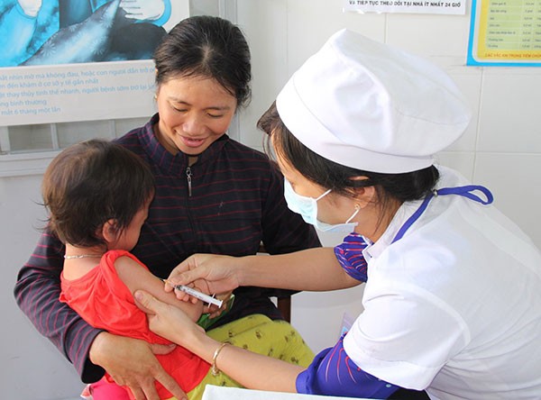 Hà Nội chỉ nhận đăng ký tiêm vaccine Pentaxim qua mạng