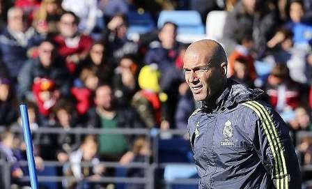 HLV Zidane nói gì khi ngồi 'ghế nóng' ở Real?