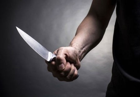 Khởi tố đối tượng đâm vợ tại trụ sở tòa án