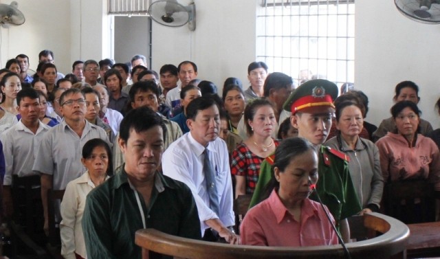 Dùng mạng Internet lừa đảo hàng trăm người