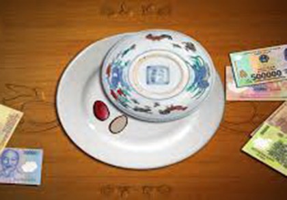 20 con bạc say sưa đánh xóc đĩa trong nhà