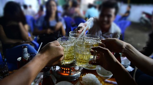 Nhậu tiết lộ bí mật công ty, bị sa thải?