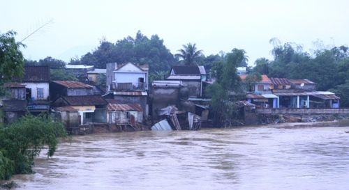 Lũ trên các sông tại miền Trung đang lên nhanh