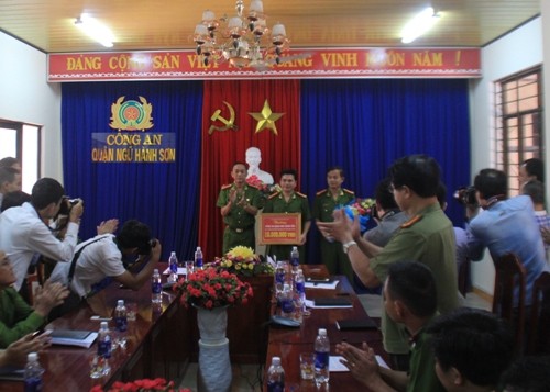Thưởng nóng lực lượng phá án vụ nhà dân liên tục bị đốt cháy