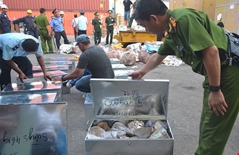 Hàng Trung Quốc chui vào khu công nghiệp để dán nhãn hàng Việt