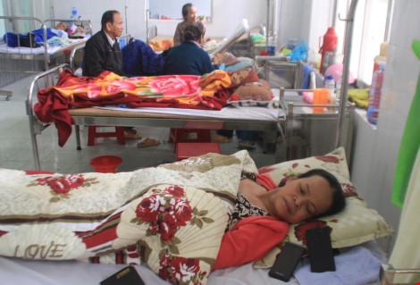 Khiển trách trưởng khoa dược bị tố xô ngã nhân viên