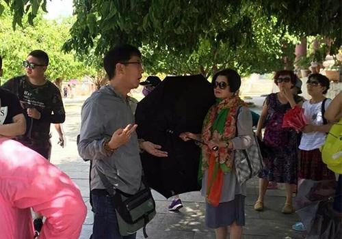 Có sự chống lưng để hướng dẫn viên Trung Quốc hoạt động tại Đà Nẵng?