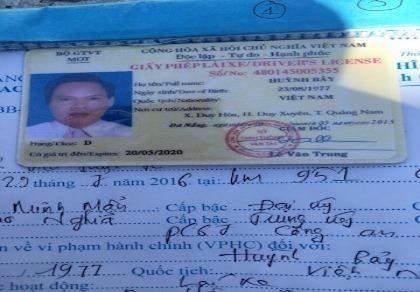 Hành khách hoảng hốt vì lái xe xài... bằng giả!