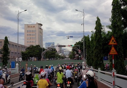 Giao thông khu vực trung tâm Đà Nẵng hỗn loạn vì rào đường