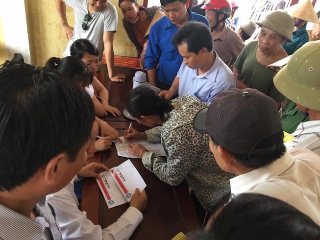 JFC Danang trao hơn 6 tỉ hỗ trợ bà con vùng lũ lụt
