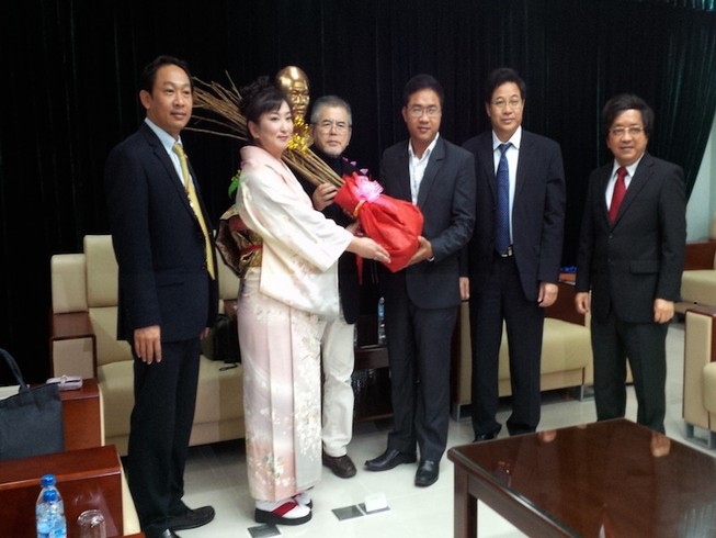 Phó giám đốc Sở Ngoại vụ ngồi chờ nhiệm vụ mới
