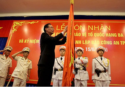 Phải lên án, đấu tranh với tiêu cực, đem lại bình yên cho nhân dân