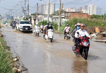 Nắng chang chang mà đường vẫn ngập