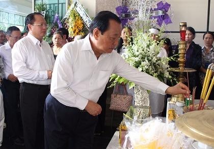 Nguyên Bí thư Thành ủy Lê Thanh Hải đến đưa tiễn ông Nguyễn Thanh Chín