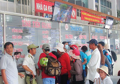 Ùn tắc ở Kinh Dương Vương, đường về miền Tây trắc trở