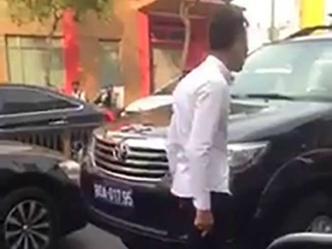 Xe biển xanh chạy ngược chiều của Tổng cục Hải quan