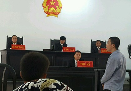 Cướp 484.000 đồng, lãnh 10 năm tù