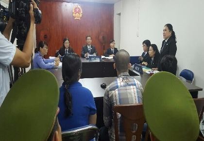 Vụ cướp giật bánh mì: VKS đề nghị miễn trách nhiệm hình sự