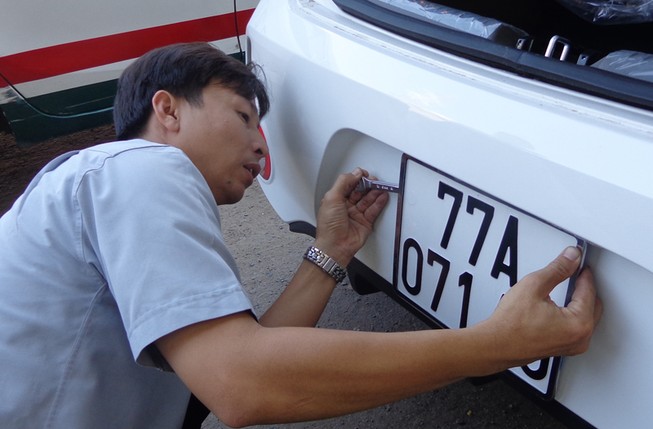 Thời sự qua ảnh: Sắm xe hơi chơi mùa tết