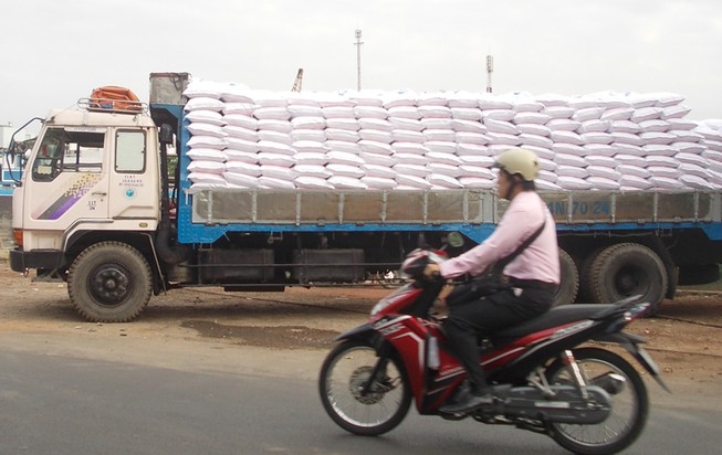 Tăng mức xử phạt xe chở quá tải
