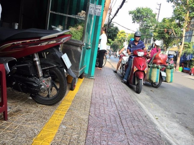Cho phép sử dụng một phần vỉa hè để buôn bán