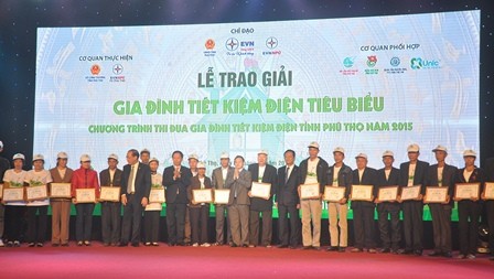 Gia đình tiết kiệm điện được thưởng 1 triệu đồng