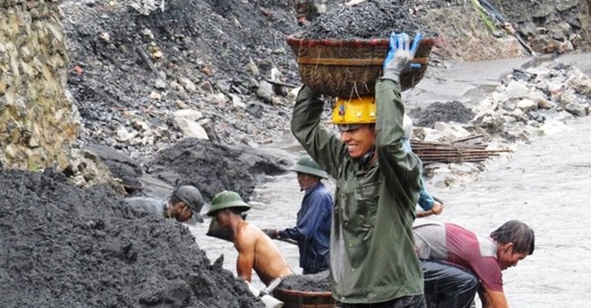 Thiệt hại do mưa lũ nhưng ngành than vẫn lãi 600 tỉ đồng