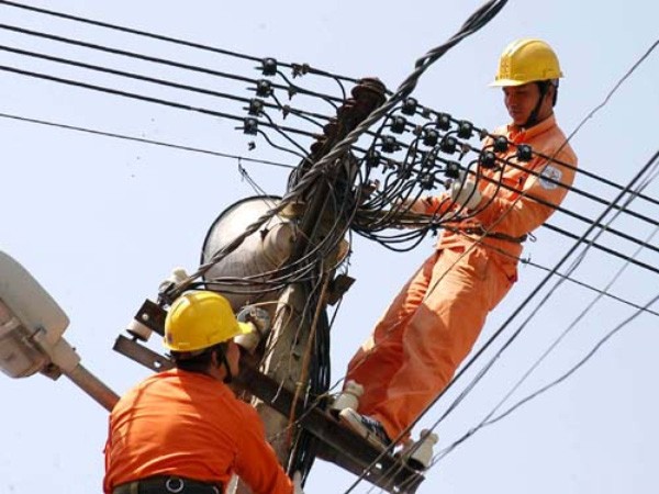 Giá bán buôn điện năm 2016 tăng 2%-5%