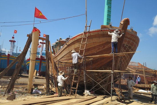 Xây dựng cơ chế hỗ trợ một lần cho ngư dân đóng tàu xa bờ