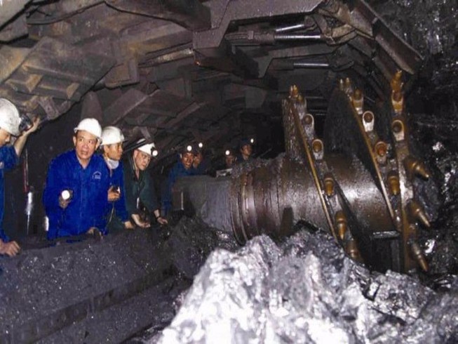 1 năm khó khăn, ngành than vẫn lãi 800 tỉ đồng