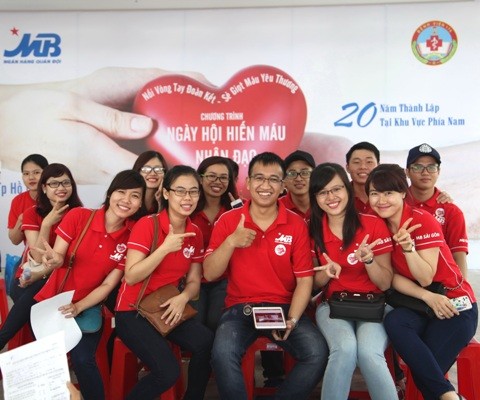 Cán bộ nhân viên MB tham gia hiến máu nhân đạo