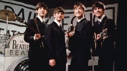 Hợp đồng khởi nghiệp của ban nhạc The Beatles bán nửa triệu USD