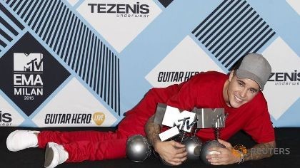 Justin Bieber thắng lớn tại giải MTV EMA 2015