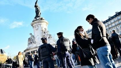 Phát hiện đai bom tự chế giấu trong thùng rác tại Paris