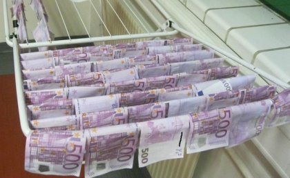 100.000 euro trôi giạt trên sông tại Áo