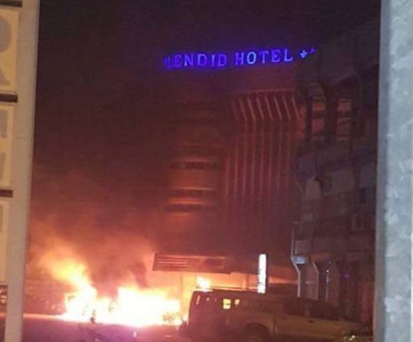 Al Qaeda khủng bố khách sạn Burkina, 20 người chết