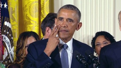 Tổng thống Obama cũng sợ… rơi nước mắt